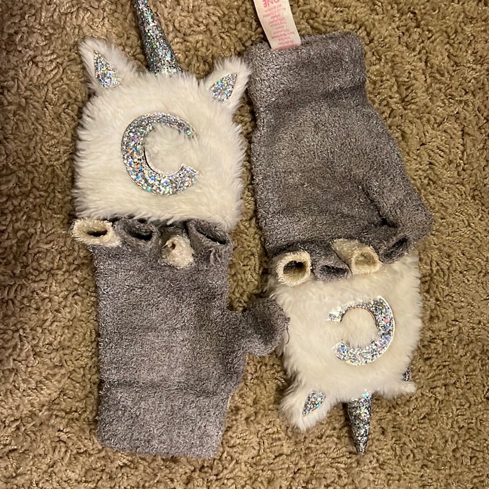 Justice C unicorn gloves. Can clip top NEVER WORN